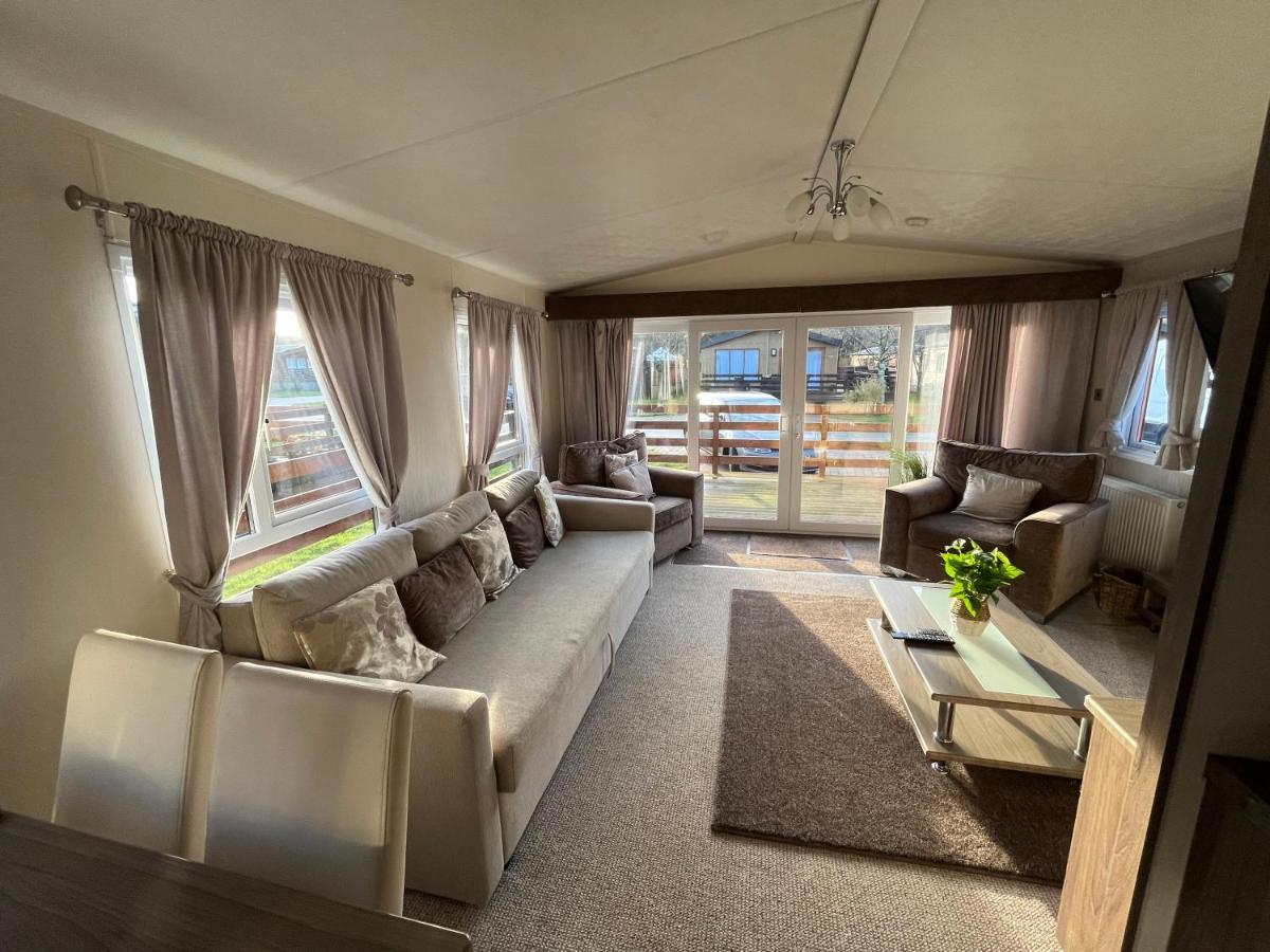 Hazel Oaks, Beautiful Lodge With Hot Tub - Sleeps 6 - Felmoor Park Morpeth Exterior foto