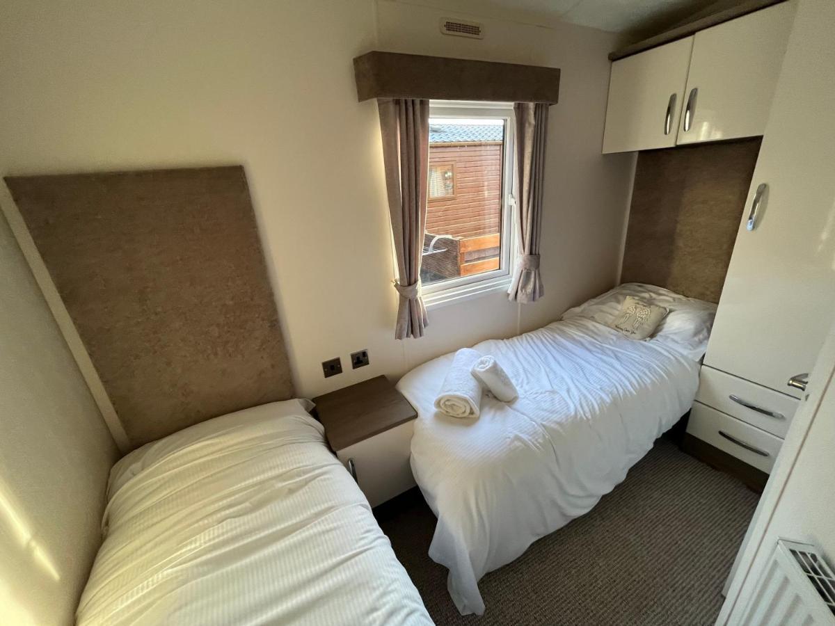 Hazel Oaks, Beautiful Lodge With Hot Tub - Sleeps 6 - Felmoor Park Morpeth Exterior foto