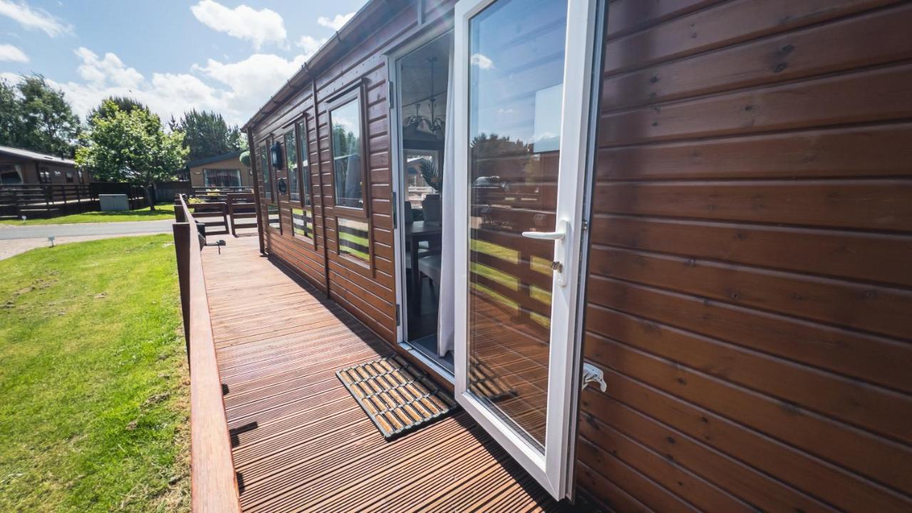 Hazel Oaks, Beautiful Lodge With Hot Tub - Sleeps 6 - Felmoor Park Morpeth Exterior foto