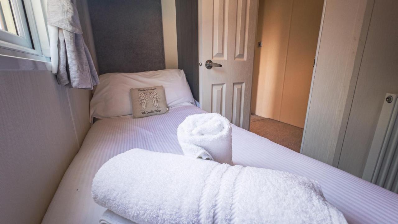 Hazel Oaks, Beautiful Lodge With Hot Tub - Sleeps 6 - Felmoor Park Morpeth Exterior foto