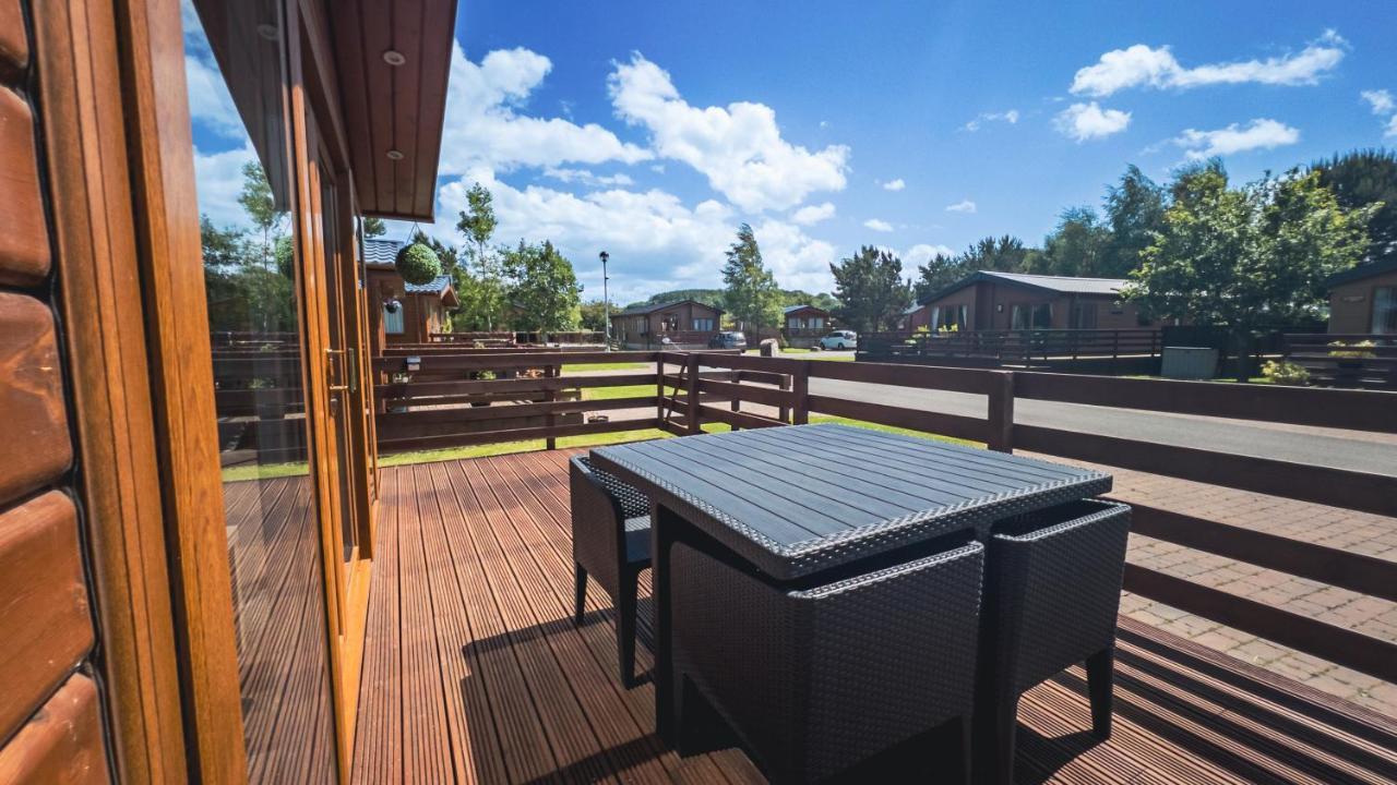 Hazel Oaks, Beautiful Lodge With Hot Tub - Sleeps 6 - Felmoor Park Morpeth Exterior foto
