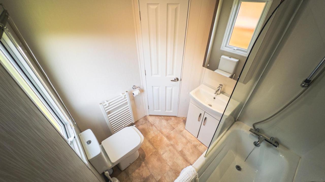 Hazel Oaks, Beautiful Lodge With Hot Tub - Sleeps 6 - Felmoor Park Morpeth Exterior foto
