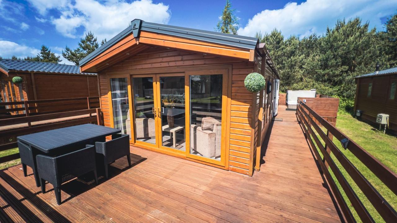 Hazel Oaks, Beautiful Lodge With Hot Tub - Sleeps 6 - Felmoor Park Morpeth Exterior foto