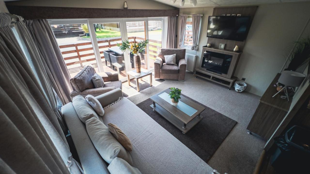 Hazel Oaks, Beautiful Lodge With Hot Tub - Sleeps 6 - Felmoor Park Morpeth Exterior foto